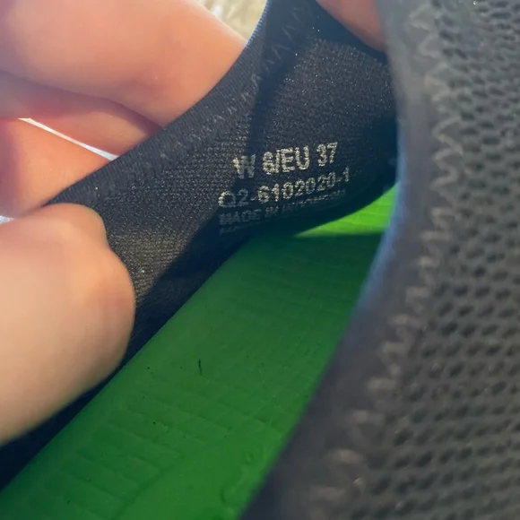 OOFOS Black OOmg eeZee Low Water Shoes 6 - Picture 6 of 8